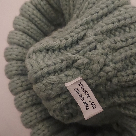 Mint Green Cable knit Winter Cap w/ Pom Pom - Picture 2 of 3